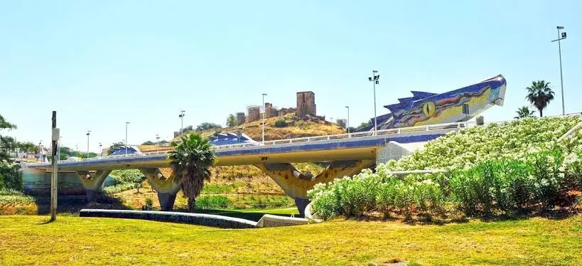 Puente El Dragón y Castillo de Alcalá de Guadaíra al fondo